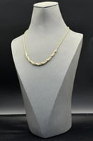 عقد مجدول ذهب مع لؤلؤ عيار 18 وزن 2.5 جرام