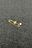 بروش اطفال ذهب مع صدف ابيض عيار 21 وزن 0.7 جرام