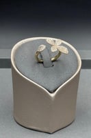 اسوارة مع خاتم وردة ذهب تصميم الماس عيار 18 وزن من...