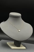 عقد ذهب قلب مع صدف ملون