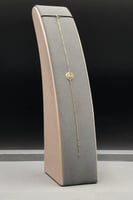 اسوارة ذهب ناعمة عيار 18 شكل وردة بوزن 0.6 جرام