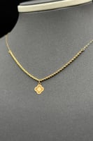 طقم مجدول مع وردة ذهب صافي عيار 21 وزن من 2.1 الى...