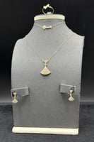 طقم ذهب عيار 18 رهافة الفراشة وزن 3.2 جرام