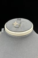 طقم اطفال زهرة ذهب تصميم الماس عيار 18 وزن من 2.1...