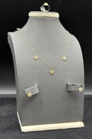 طقم اطفال وردة ذهب تصميم الماس عيار 18 وزن 1.8 جرا...