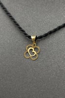 تعليقة اطفال شكل وردة مفرغة ذهب صافي