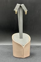 حلق مستطيل ذهب تصميم الماس عيار 18 وزن 2.4 جرام