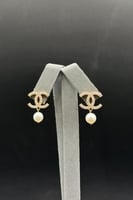 حلق ذهب تصميم الماس عيار 18 وزن من 4.6 الى 4.7 جرا...