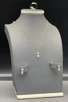 طقم وردة مع باقيت ذهب تصميم الماس عيار 18 وزن 1.6...