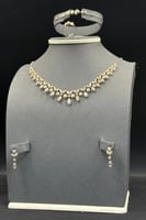 طقم زهرة ذهب تصميم الماس عيار 18 وزن 12.9 جرام