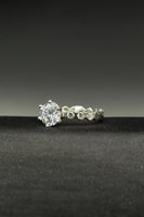 دبلة خلية ذهب ابيض مع فص سوليتير عيار 18 وزن 2.5 ج...