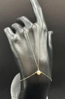 كف وردة ذهب مع لؤلؤ عيار 18 وزن من 0.6 الى 0.7 جرا...