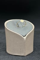 خاتم وردة ذهب صافي ملون عيار 18 وزن من 0.4 الى 0.5...