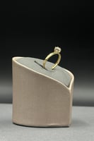 دبله ذهب مع فص تصميم الماس عيار 18 بوزن 1.5 جرام