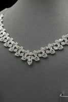 تألقى مع طقم ذهب ابيض بتصميم دمعات الماسى بوزن 28....