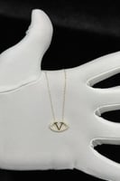 عقد V ذهب تصميم الماس عيار 18 وزن من 0.7 الى 0.8 ج...