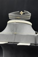 طقم وردة ذهب تصميم الماس عيار 18 وزن 3.8 جرام