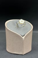 خاتم ورد ذهب مع صدف ابيض عيار 18 وزن من 1 الى 1.1...