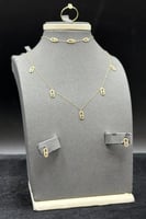 طقم مستطيل تصميم الماس عيار 18 وزن 2.4 جرام