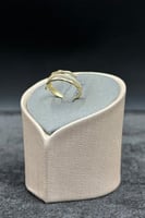 خاتم ذهب تصميم الماس عيار 18 وزن من 1.4 الى 1.5 جر...