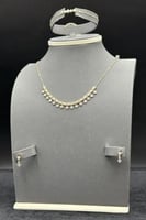 طقم ذهب عيار 18 نسق الأناقة وزن 6.7 جرام