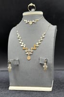 طقم ذهب عيار 18 نثرات الأناقة وزن 8.2 جرام