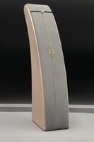 اسوارة ذهب ناعمة عيار 18 بتصميم وردة مفرغة بوزن 0....