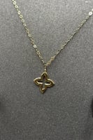 طقم اطفال وردة مفرغة ذهب صافي