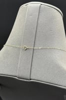 عقد مستطيل ذهب تصميم الماس عيار 18 وزن 1.1 جرام