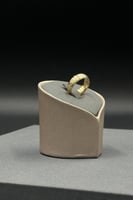 دبله ذهب ساده عيار 18 صافي بتصميم فخم فريد