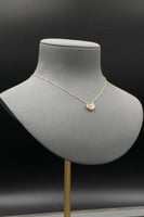 عقد دائري ذهب مع صدف ملون عيار 18 وزن من 3.3 الى 3...