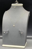 طقم وردة ذهب تصميم الماس عيار 18 وزن 1.6 جرام