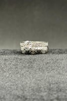 دبلة توينز ذهب ابيض مع فص سوليتير عيار 18 وزن 3.5...