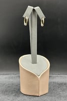 حلق ذهب ايطالي عيار 18 وزن من 2.1 الى 2.2 جرام