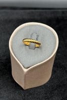 دبلة امواج ذهب صافي عيار 21 وزن 1.7 جرام