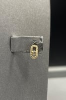 طقم مستطيل ذهب تصميم الماس عيار 18 وزن 1.9 جرام