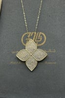 شال وردة ذهب تصميم الماس عيار 18 وزن 4.5 الى 4.6 ج...