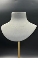 شوكر وردات ذهب تصميم الماس عيار 18 وزن 0.6 جرام