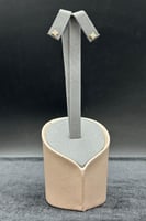 حلق زهرة ذهب تصميم الماس عيار 18 وزن 0.6 جرام