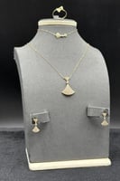 طقم ذهب عيار 18 رهافة الفراشة وزن 3.2 جرام