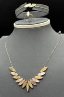 طقم اوراق ذهب مع صدف ملون عيار 18 وزن 12.8 جرام