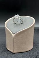 خاتم ذهب ابيض تصميم الماس عيار 18 وزن 1.6 جرام