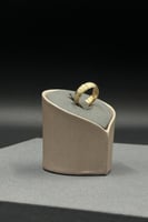 دبله ذهب ساده عيار 18 صافي بتصميم فخم فريد