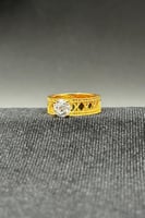 دبلة ذهب مع فص سوليتير عيار 21 وزن من 3.9 الى 4.4...