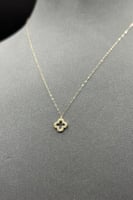 عقد وردة ذهب تصميم الماس عيار 18 وزن من 0.3 الى 0....