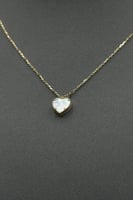 عقد ذهب قلب مع صدف ملون