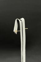 حلق وردة ذهب صافي عيار 18 وزن 0.7 جرام