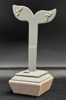 حلق ذهب تصميم الماس عيار 18 وزن 1 جرام