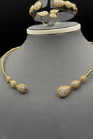 طقم ذهب عيار 18 جاذبية الفخامة وزن من 40 إلى 40.1...