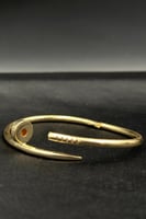 اسوارة مع خاتم مسمار ذهب صافي عيار 18 وزن 12.9 جرا...